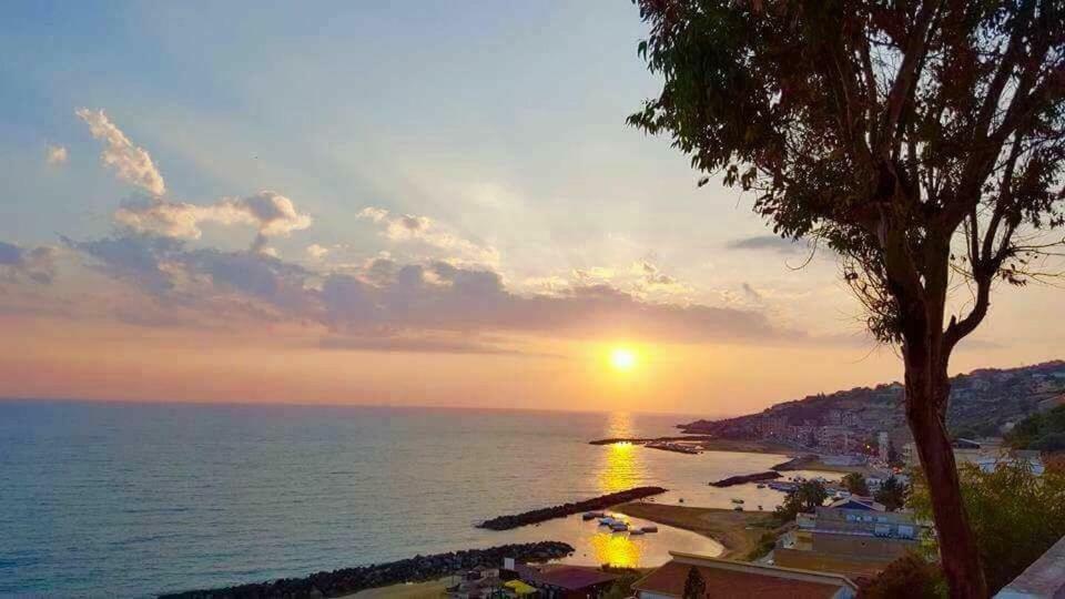 Bed and Breakfast La Collina Sul Mare Пальма-ди-Монтекьяро Экстерьер фото